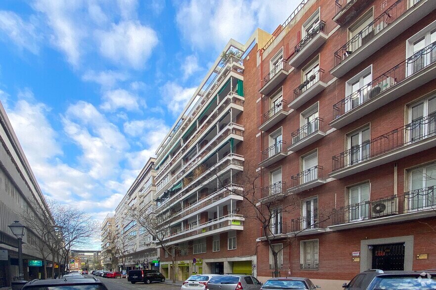 Multifamily in Madrid, Madrid for sale - Building Photo - Image 1 of 1