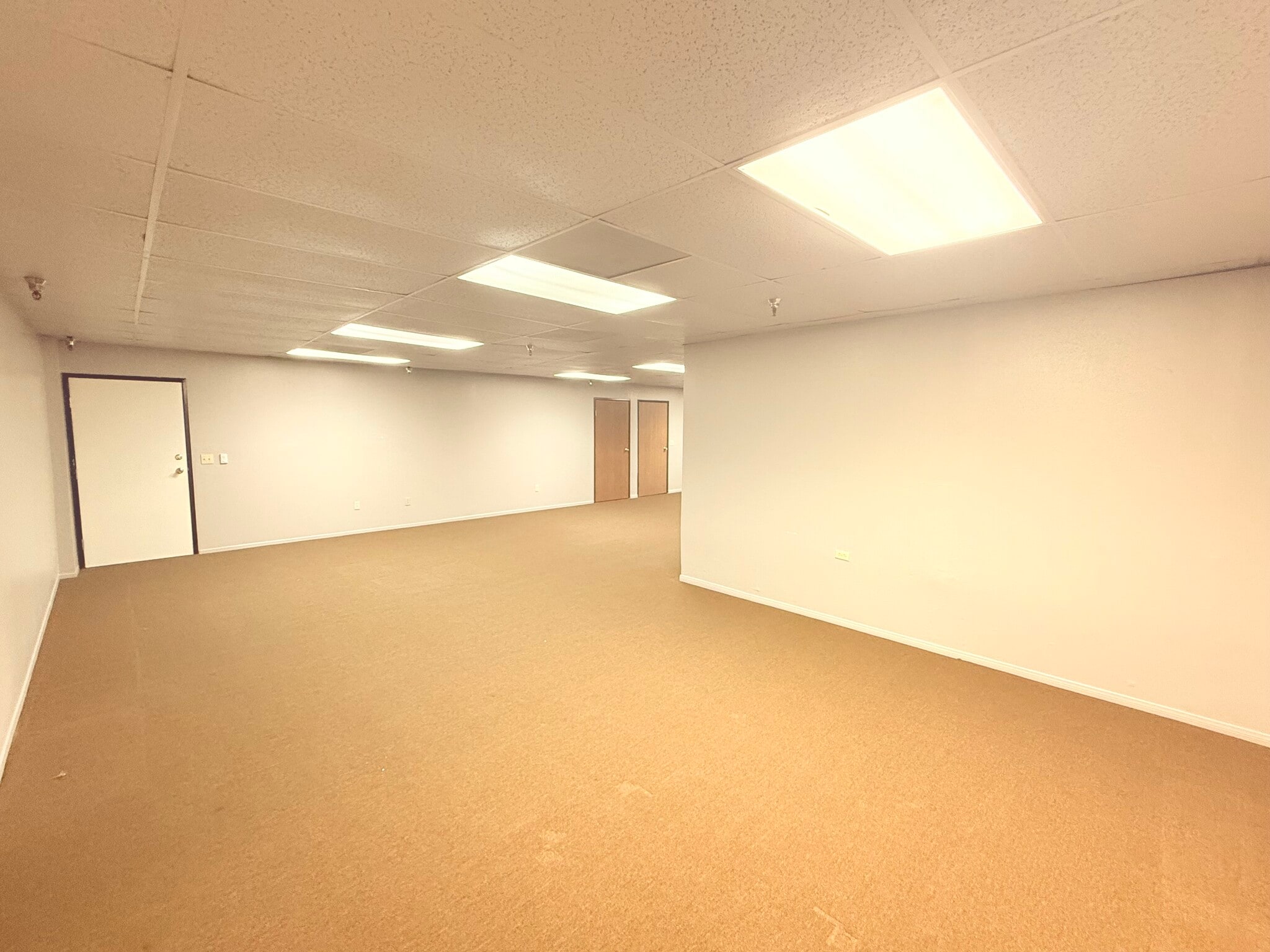 17632 Metzler Ln, Huntington Beach, CA for lease Interior Photo- Image 1 of 6