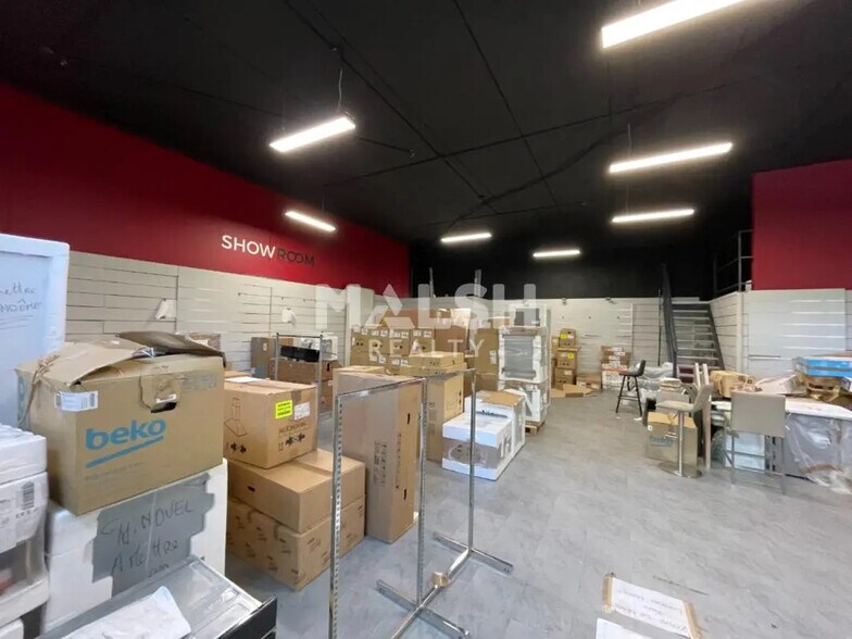 Retail in CHAMPAGNE-AU-MONT-D'OR for lease - Building Photo - Image 3 of 5