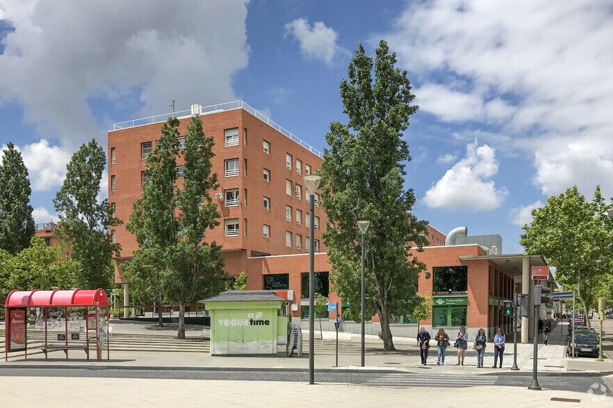 Retail in Tres Cantos, Madrid for sale - Primary Photo - Image 1 of 3