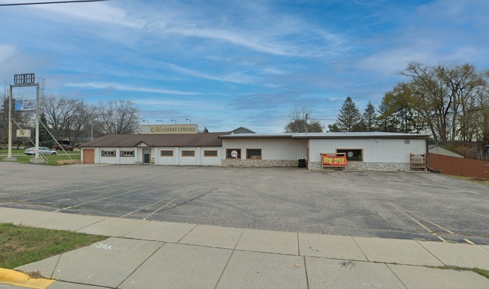 674 W Mulberry St, West Baraboo, WI for sale - Building Photo - Image 1 of 3