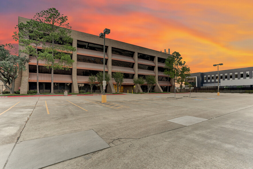 8200 Wednesbury Ln, Houston, TX for lease - Building Photo - Image 2 of 29