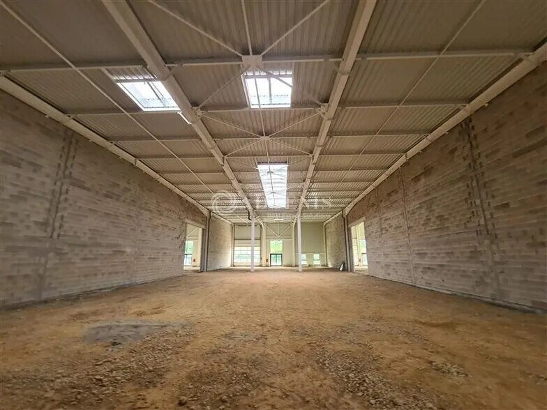 Retail in Metz for lease - Building Photo - Image 2 of 8