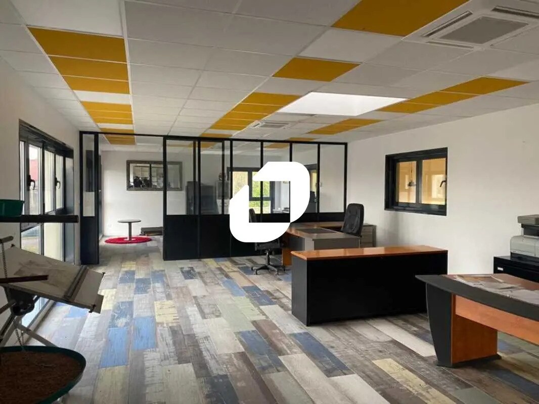 Office in Marines for lease Interior Photo- Image 1 of 7