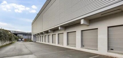 Flex in Saint-Denis for lease Building Photo- Image 1 of 3