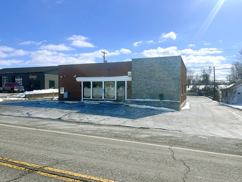 4695 Highway 52, Loretto, KY for sale - Building Photo - Image 1 of 1