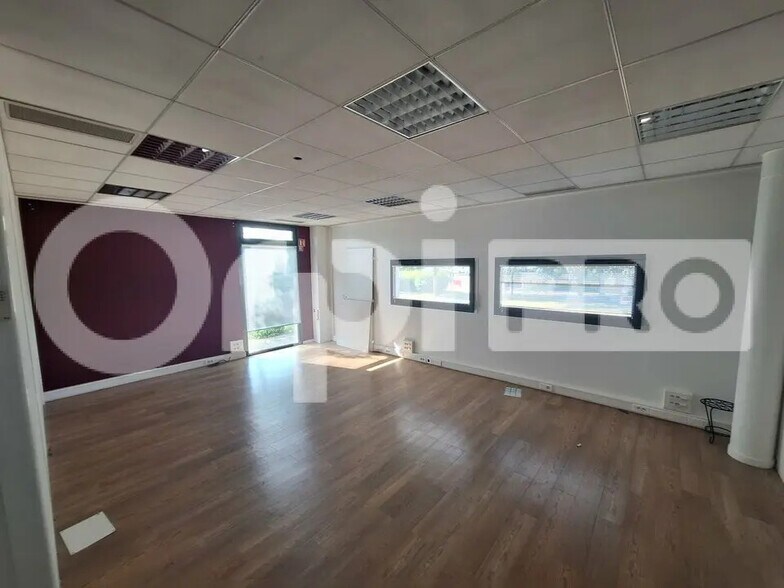 Office in Compiègne for lease - Building Photo - Image 1 of 5