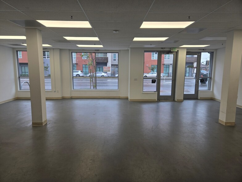 9400 International Blvd, Oakland, CA for lease - Building Photo - Image 2 of 7