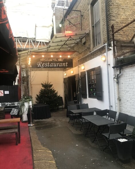 137 Upper St, London for sale - Building Photo - Image 1 of 1