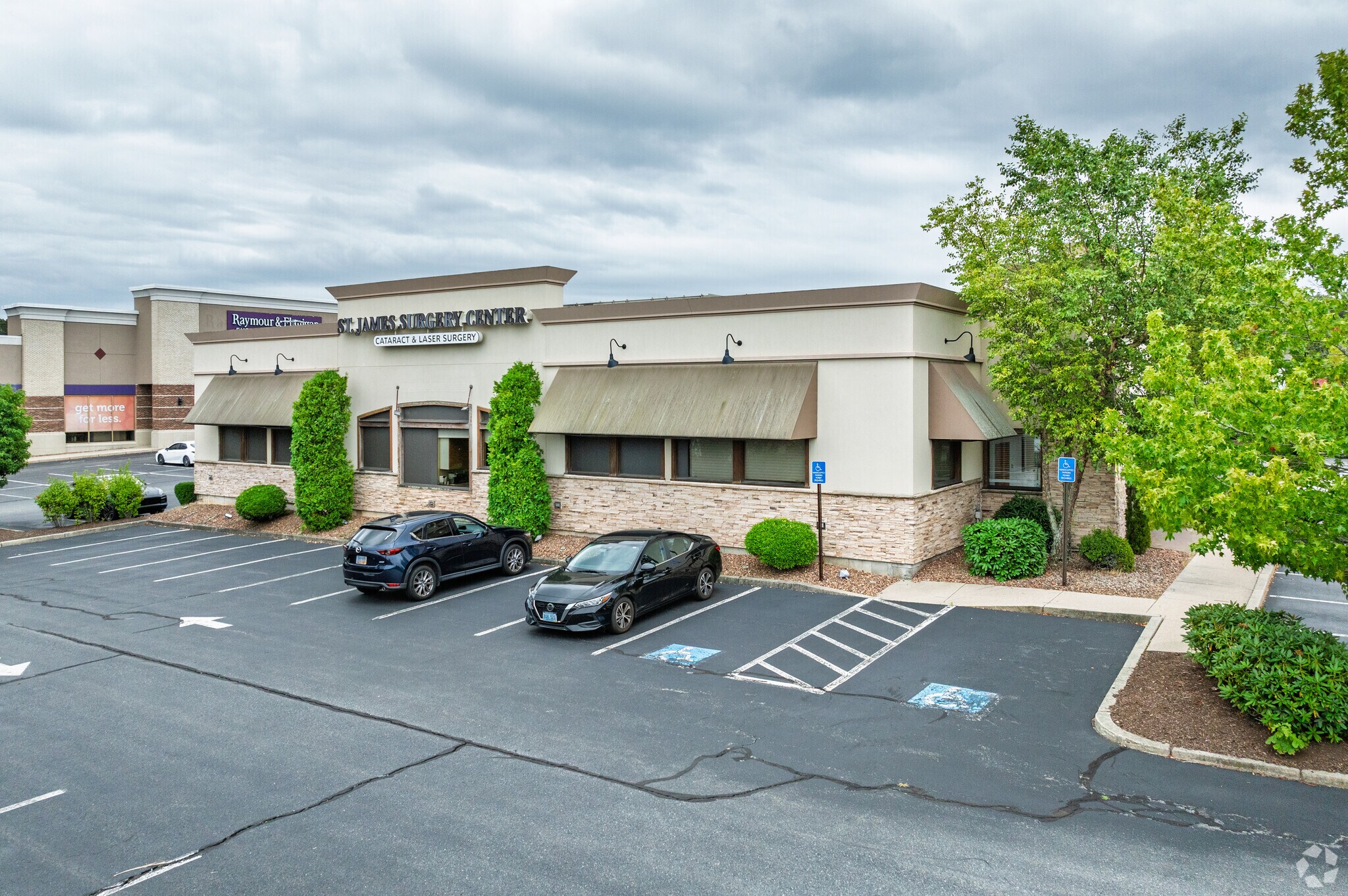 444 Quaker Ln, Warwick, RI for sale Primary Photo- Image 1 of 1