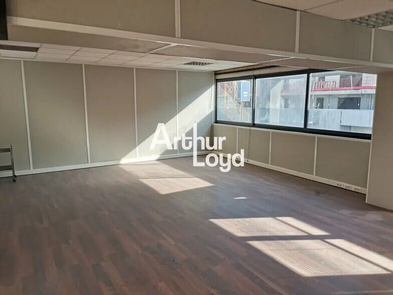 Office in Villeneuve-Loubet for lease - Interior Photo - Image 3 of 8