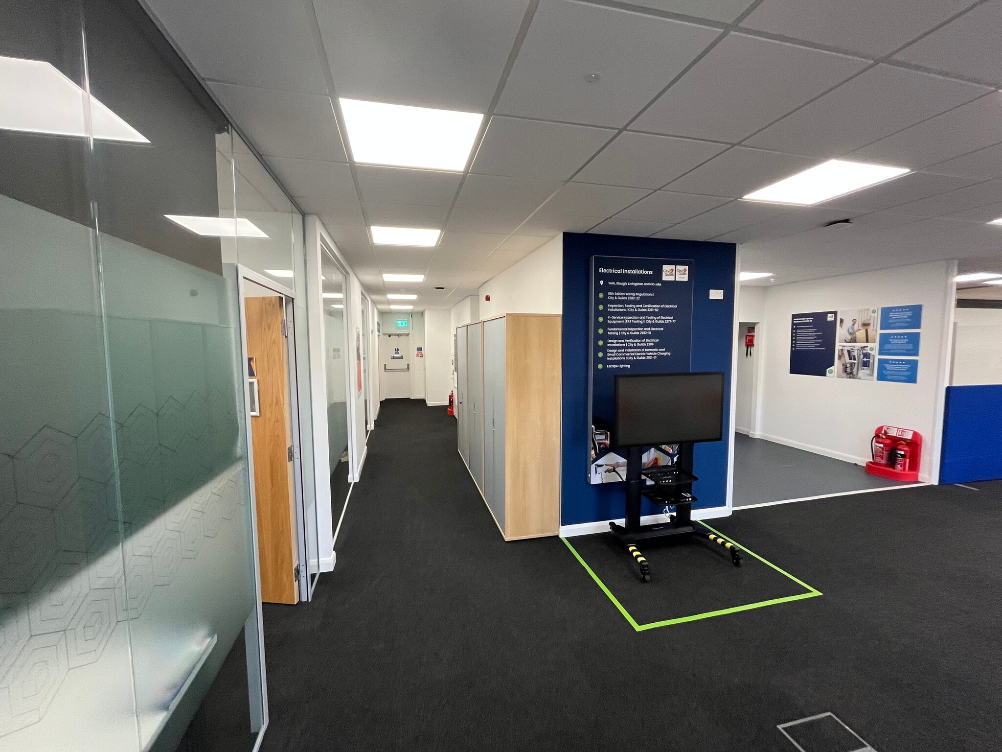 5 Deer Park Av, Livingston for lease Interior Photo- Image 1 of 3