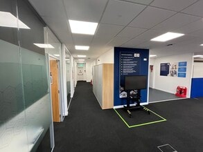 5 Deer Park Av, Livingston for lease Interior Photo- Image 1 of 3