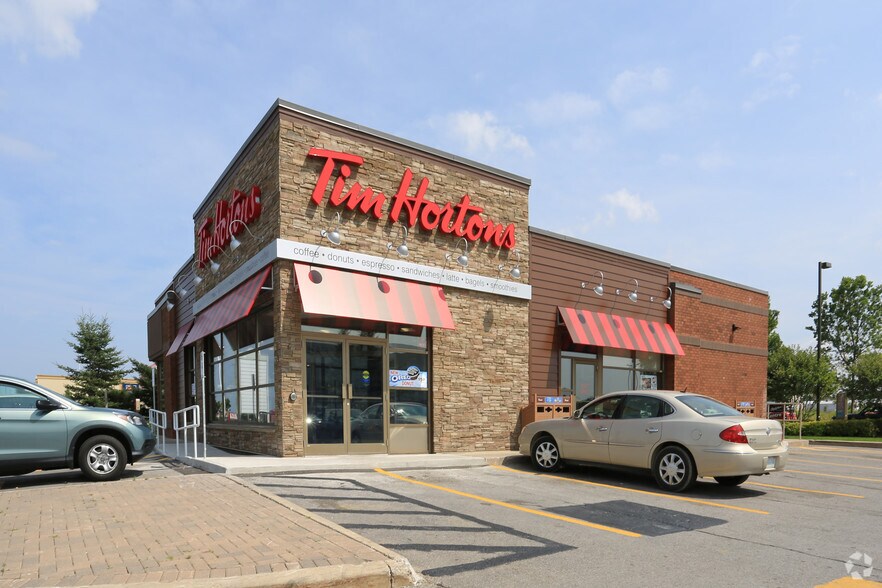 105 Mapleview Dr, Barrie, ON for sale - Primary Photo - Image 1 of 1