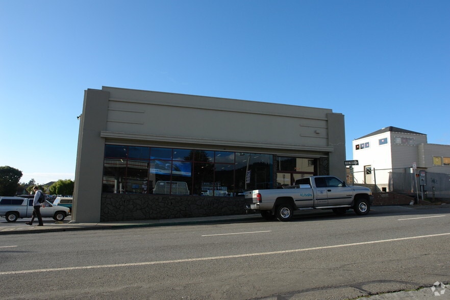 737 G St, Arcata, CA for sale - Primary Photo - Image 1 of 14
