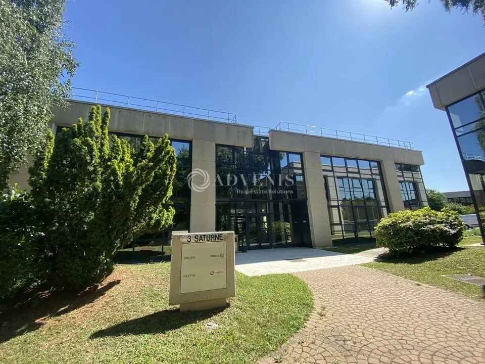 Office in Guyancourt for lease Building Photo- Image 1 of 7