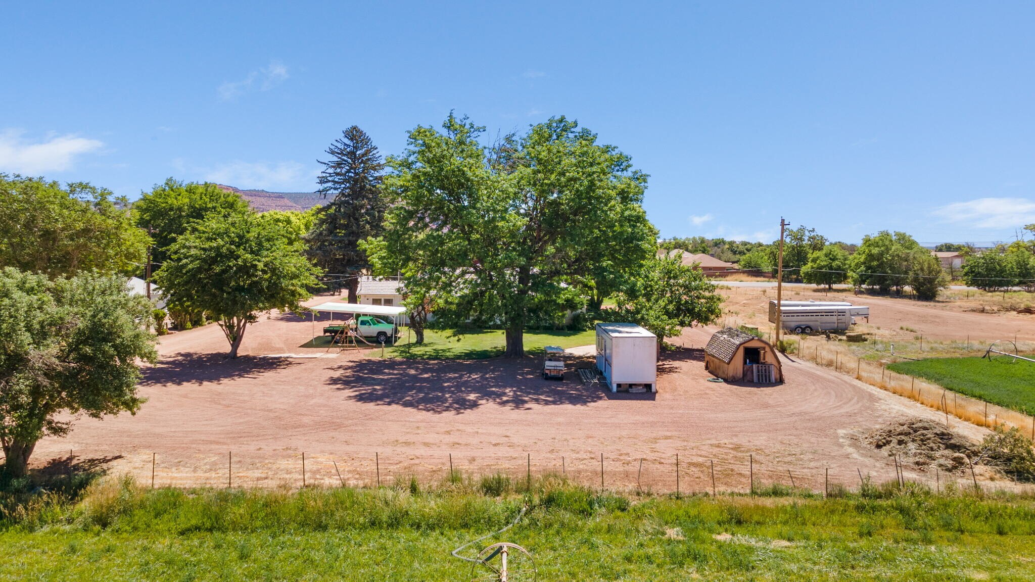 818 89a, Kanab, UT 84741 KANAB Commercial / Multifamily Land w house