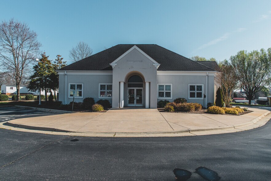 117 Pauline St, East Bend, NC for sale - Building Photo - Image 1 of 1