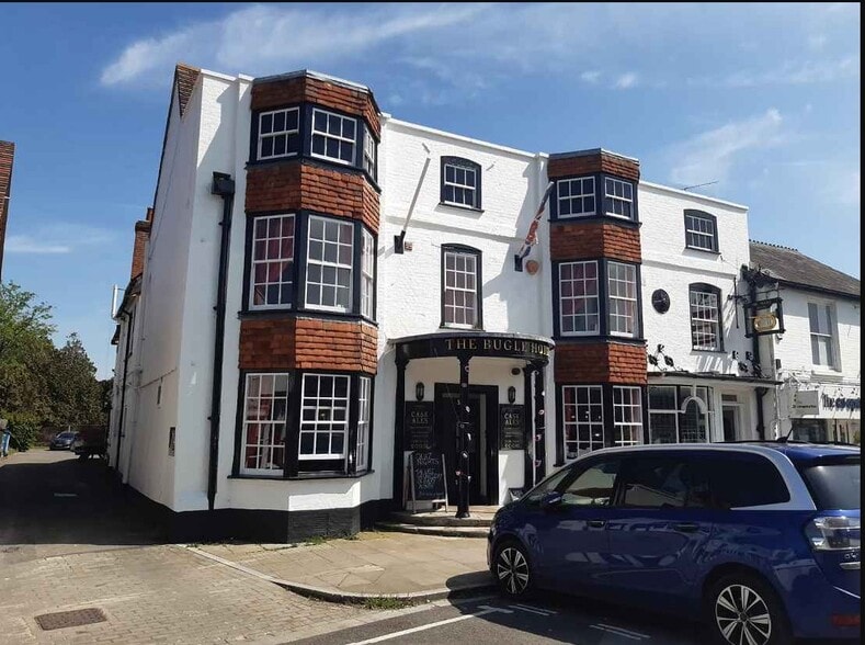 The Square, Titchfield for sale - Primary Photo - Image 1 of 1