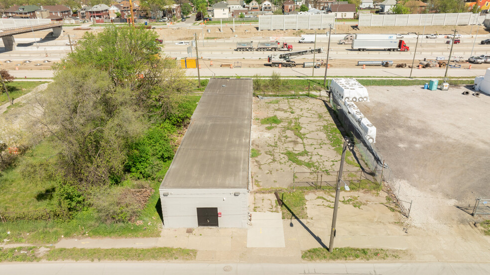 6944 W Fort St, Detroit, MI for lease - Building Photo - Image 3 of 12