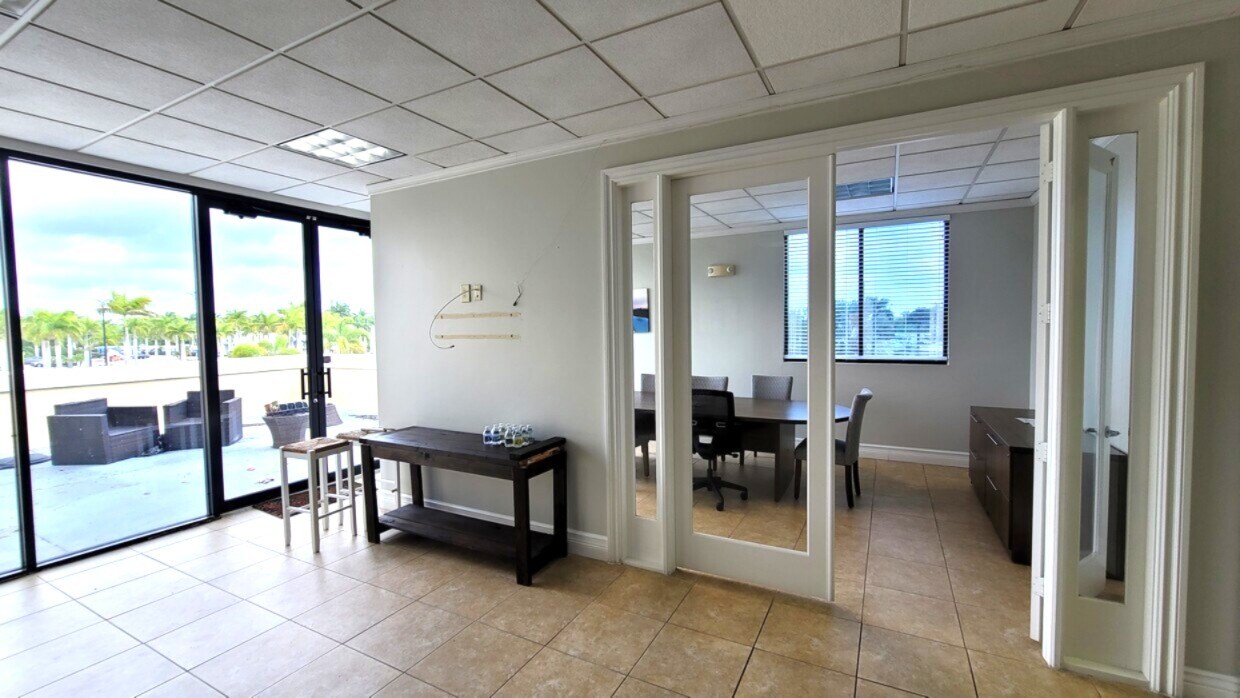 2089 Indian River Blvd, Vero Beach, FL for lease Interior Photo- Image 1 of 11