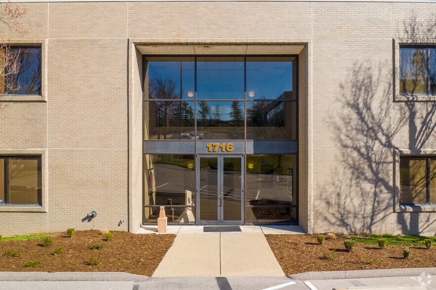 1716 Hidden Creek Ct, Saint Louis, MO for lease - Building Photo - Image 3 of 4