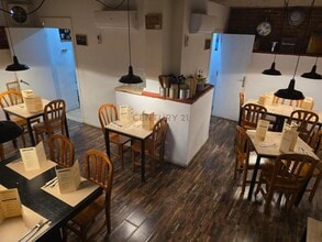 Retail in Barcelona, Barcelona for lease Interior Photo- Image 1 of 13