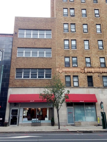 2216 Walnut St, Philadelphia, PA for lease - Building Photo - Image 3 of 8