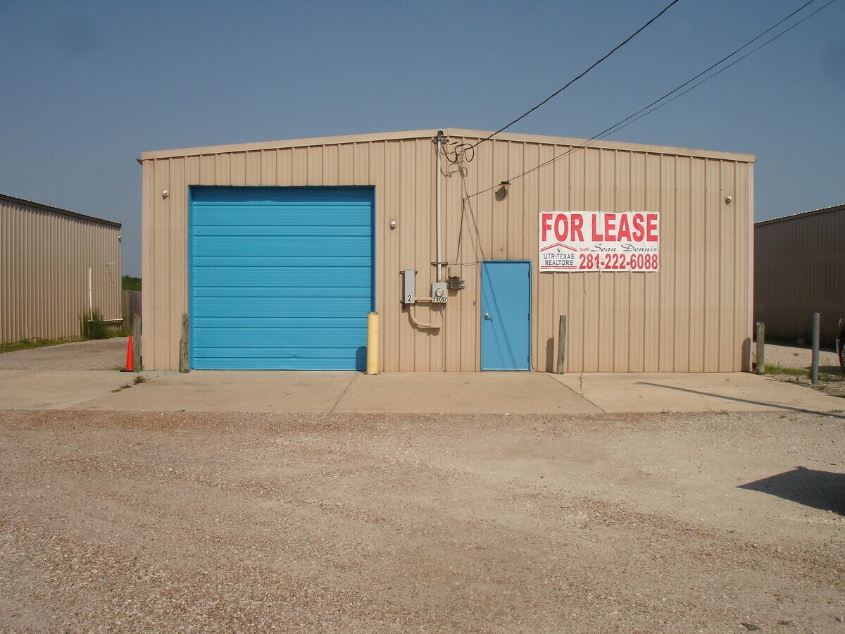 22057 County Road 143, Alvin, TX 77511