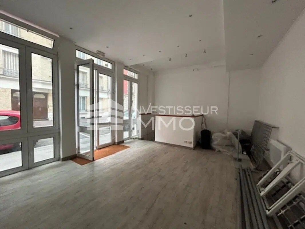 Retail in Clichy for sale Interior Photo- Image 1 of 6
