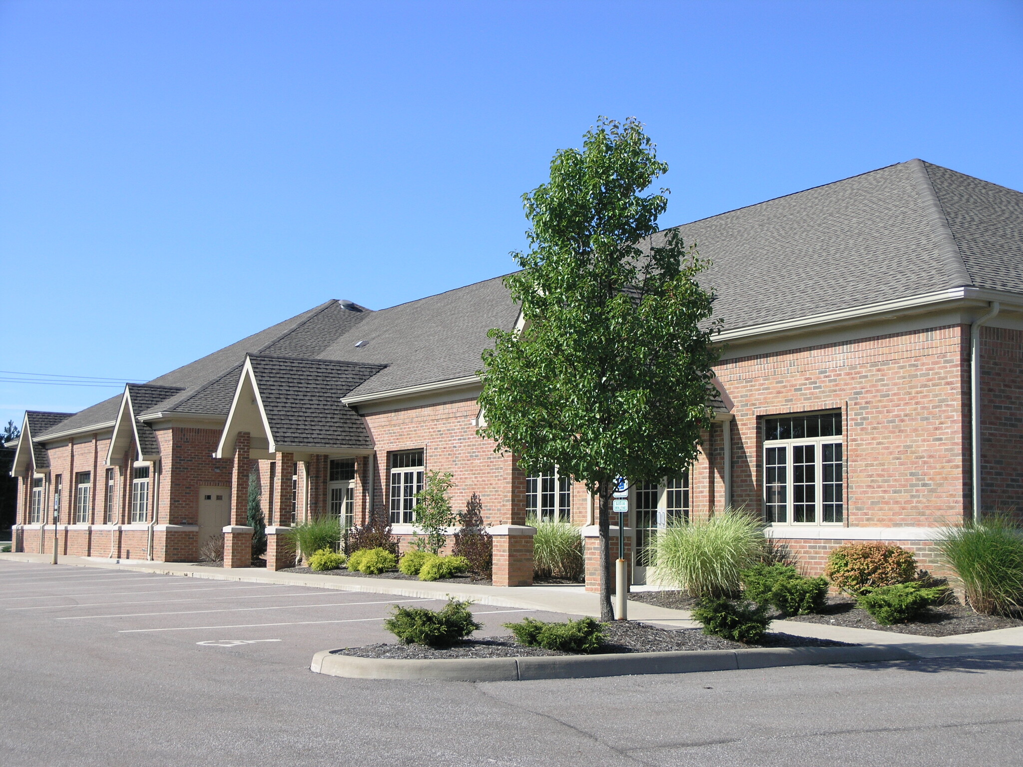 229 E Wallings Rd, Broadview Heights, OH for lease Building Photo- Image 1 of 5