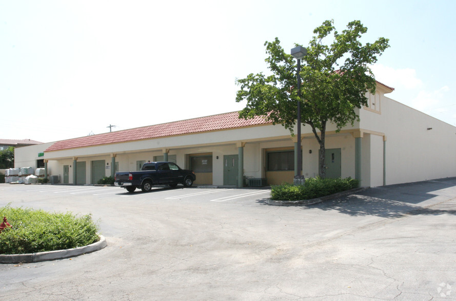 2940 Commerce Park Dr, Boynton Beach, FL for lease - Building Photo - Image 2 of 12