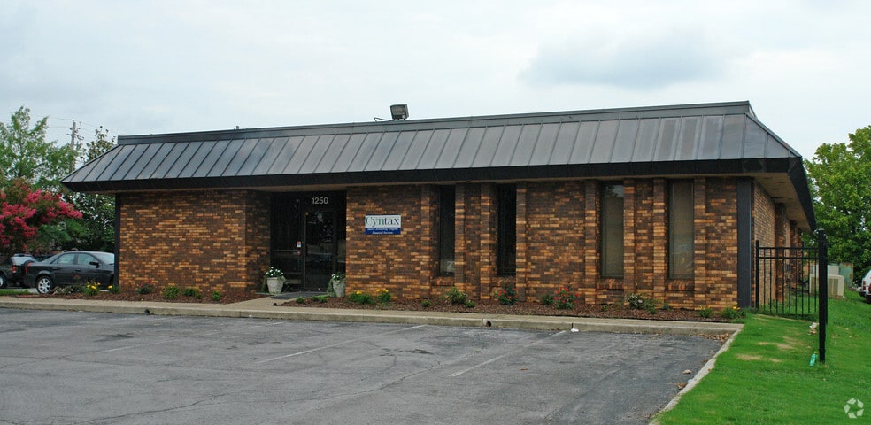 2611 Artie St SW, Huntsville, AL for lease - Building Photo - Image 2 of 14
