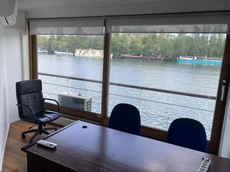 Office in Suresnes for lease - Building Photo - Image 1 of 15