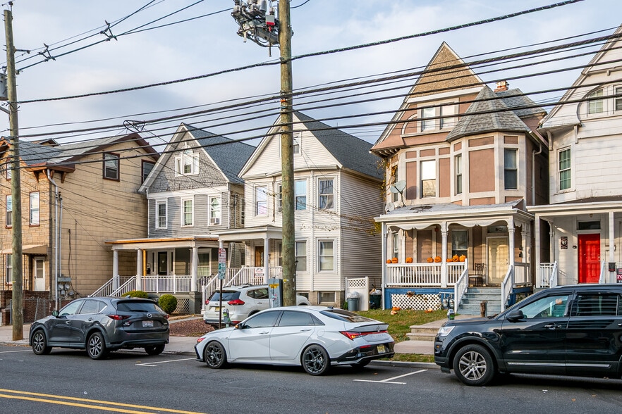 93 Easton Ave, New Brunswick, NJ for sale - Primary Photo - Image 1 of 56