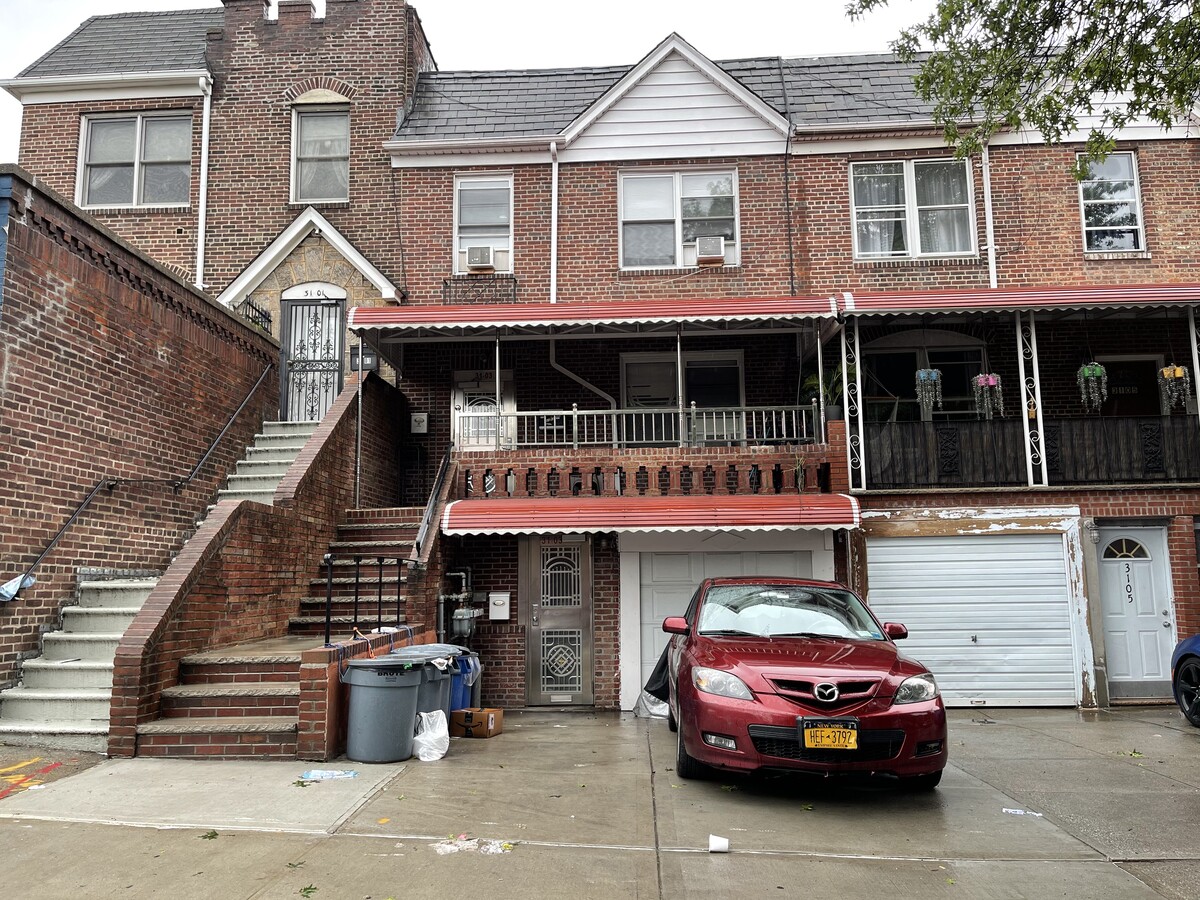 3103 34th Ave, Astoria, NY 11106 | LoopNet