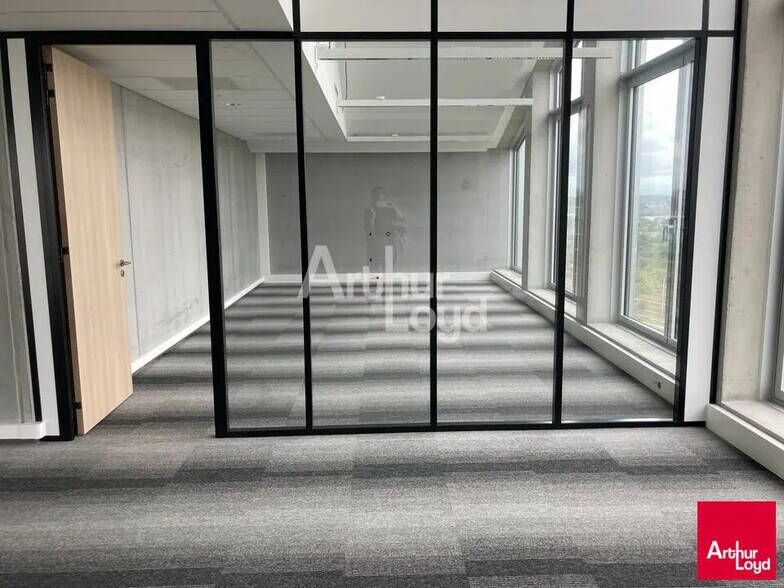 Office in Angers for sale - Interior Photo - Image 2 of 2