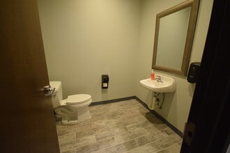 10121 N Rodney Parham Rd, Little Rock, AR for lease Building Photo- Image 2 of 7