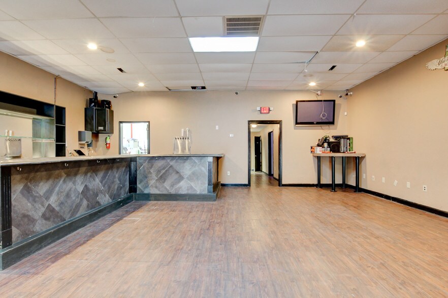 118 University Ave Clarksville Tn 37040 Retail Space For