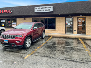 675-707 N York Rd, Elmhurst, IL for lease Building Photo- Image 1 of 2