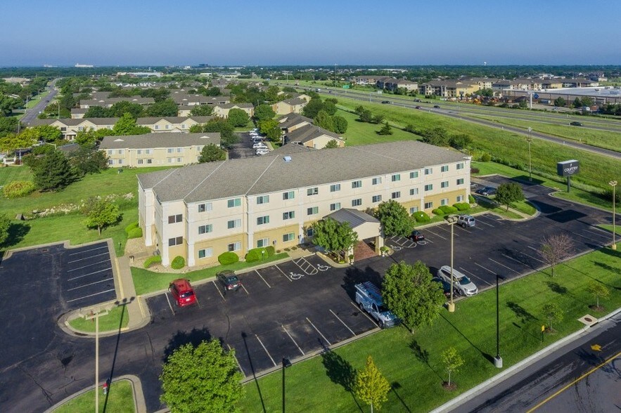 7824 E 32nd St, Wichita, KS for sale - Building Photo - Image 1 of 1