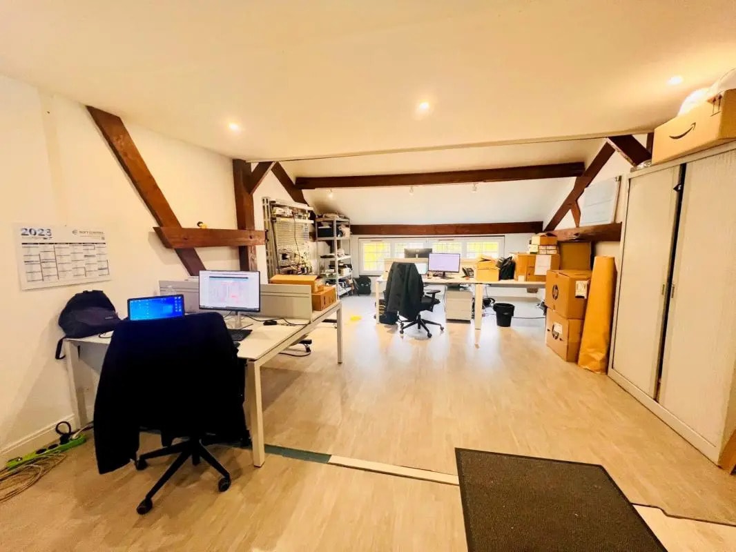 Office in Plaisir for lease Interior Photo- Image 1 of 12