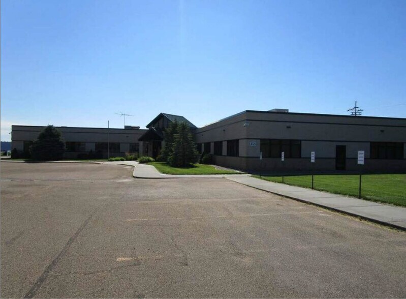 4725 Twin Rivers Rd, North Platte, NE 69101