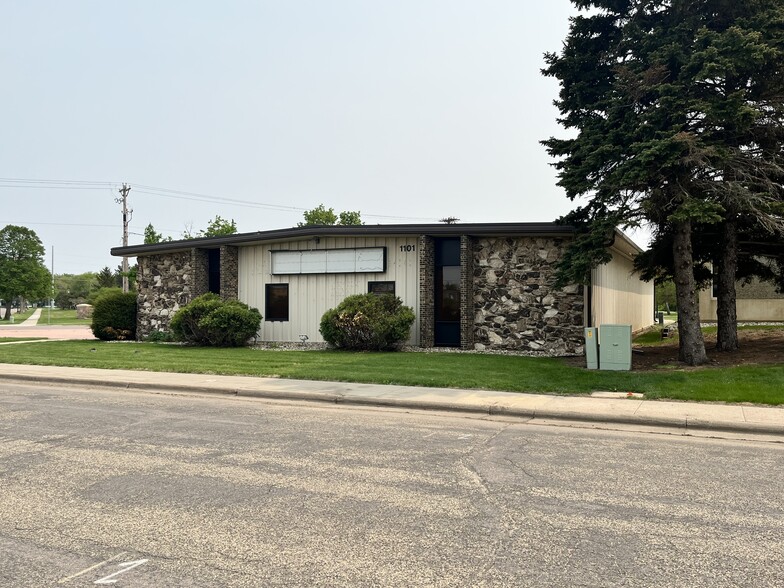 1101 W Russell St, Sioux Falls, SD for lease - Building Photo - Image 1 of 10