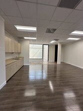 8121 Broadway St, Houston, TX for lease Floor Plan- Image 1 of 7