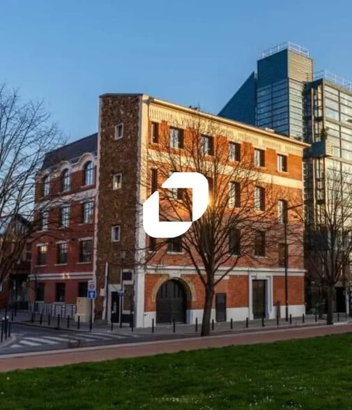 Office in Saint-Denis for lease - Building Photo - Image 1 of 12