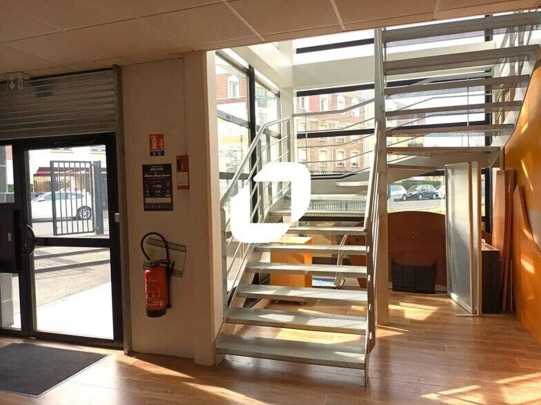 Office in Marcq-en-Baroeul for lease - Lobby - Image 2 of 9