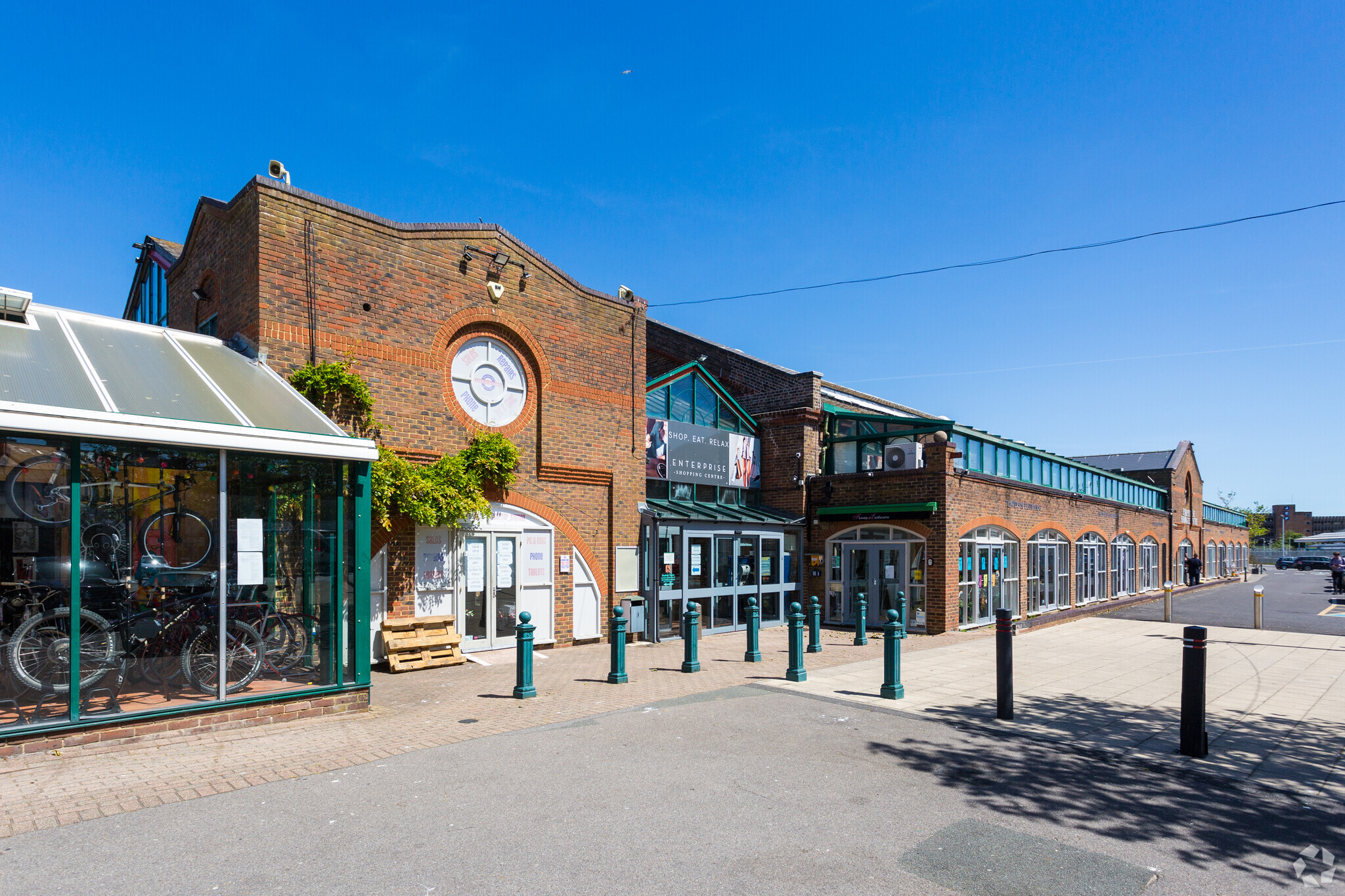 Station Para, Eastbourne for lease Building Photo- Image 1 of 4