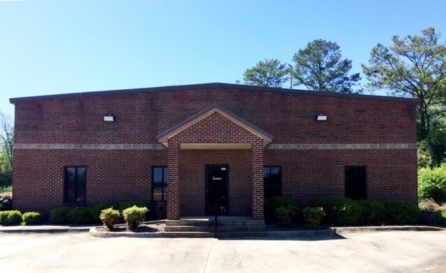 213 Cloverdale Cir, Alabaster, AL for sale - Primary Photo - Image 1 of 1