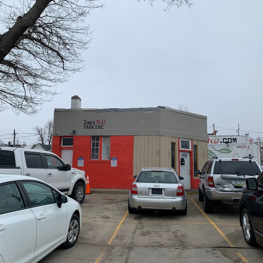 1502 Mount Vernon Rd SE, Cedar Rapids, IA 52403